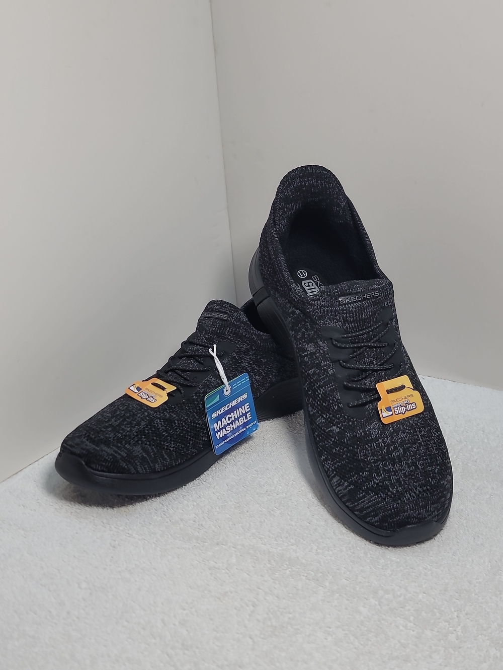 Skechers Womens Black Knit Slip-On Athletic Sneakers - Size 11 - NWT.  318